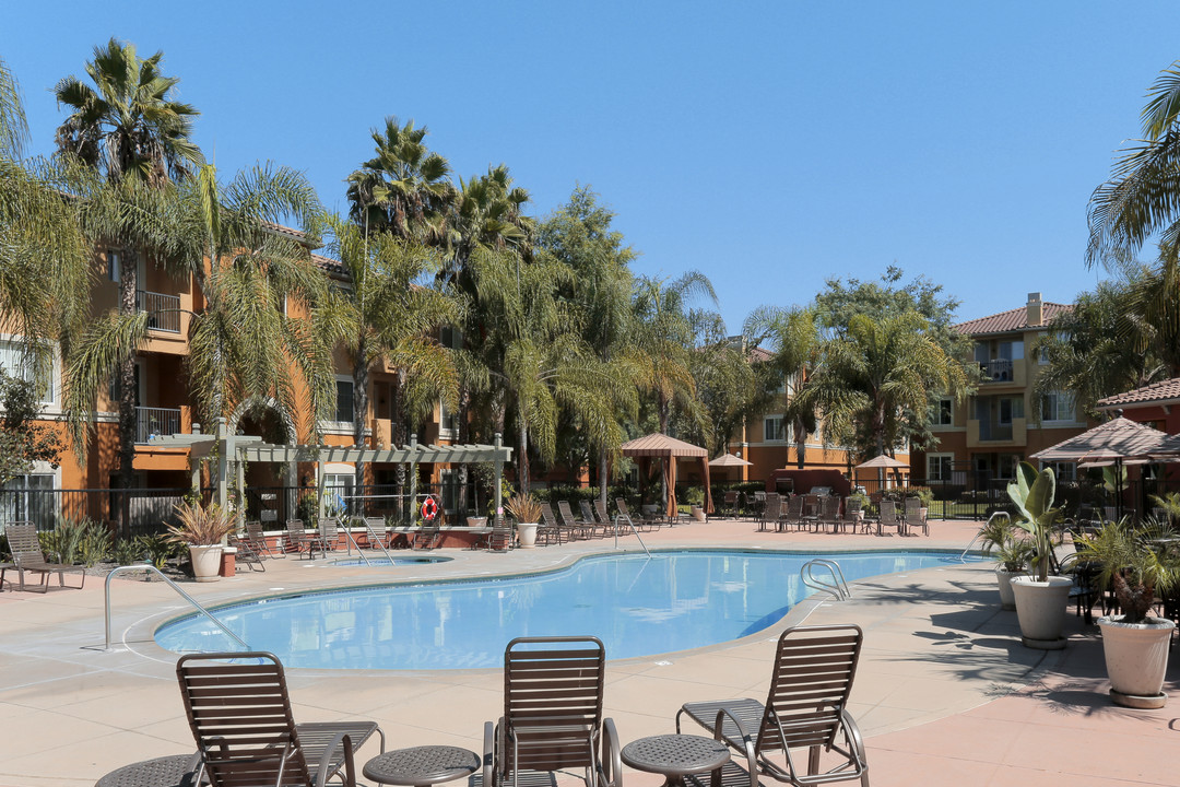 Missions at Sunbow Apartments in Chula Vista, CA - Foto de edificio