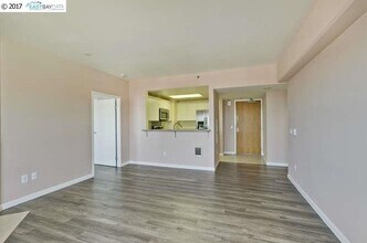 988 Franklin St, Unit PRP 1604 in Oakland, CA - Building Photo - Building Photo