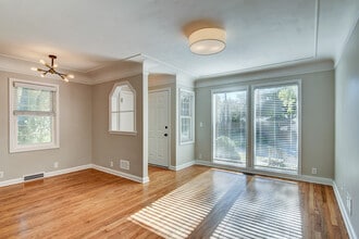 5210 Rees St in Omaha, NE - Foto de edificio - Building Photo