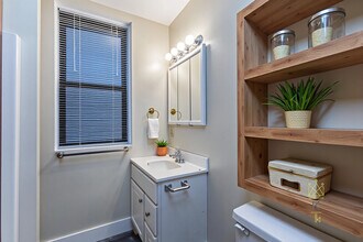 1100 Beacon St, Unit 3B in Brookline, MA - Building Photo - Building Photo
