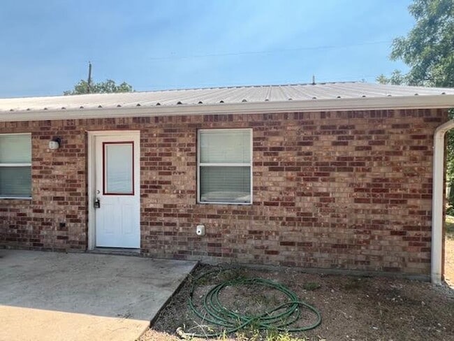 110 Avenue E. in Moody, TX - Building Photo - Building Photo