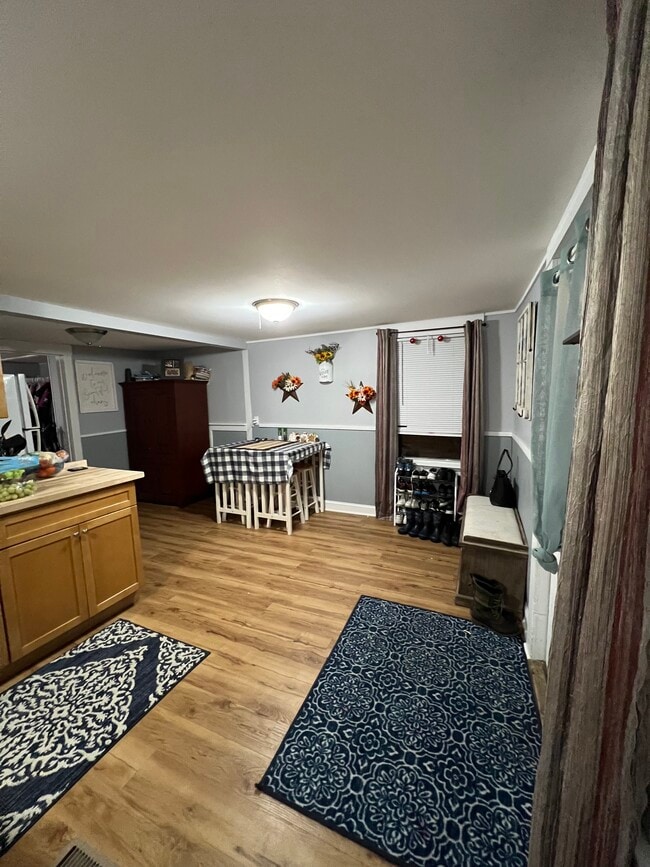 62 Pudding Hill Rd, Unit Apt A