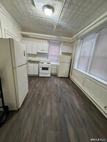 86 Pequonnock St, Unit 1 in Bridgeport, CT - Building Photo