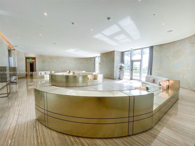 18975 Collins Ave in Sunny Isles Beach, FL - Building Photo - Building Photo