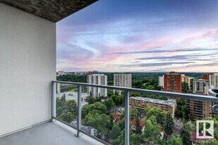 9922-9111 111 St NW in Edmonton, AB - Building Photo