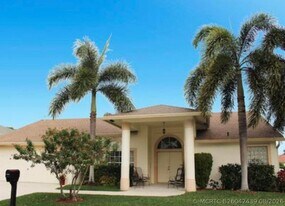1608 Doral Dr in Greenacres, FL - Building Photo