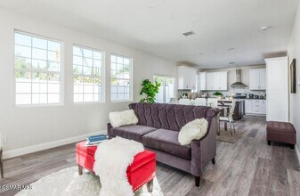 170 Houston Dr in Thousand Oaks, CA - Building Photo - Building Photo
