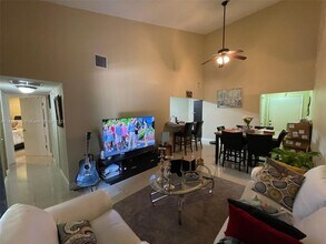 10245 NW 9th St Cir in Miami, FL - Building Photo - Building Photo