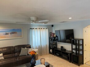 4670 NW 113th Ave in Sunrise, FL - Building Photo - Building Photo