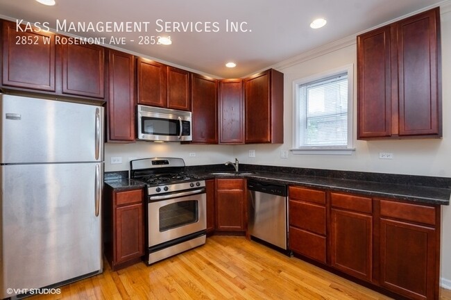 property at 2852 W Rosemont Ave