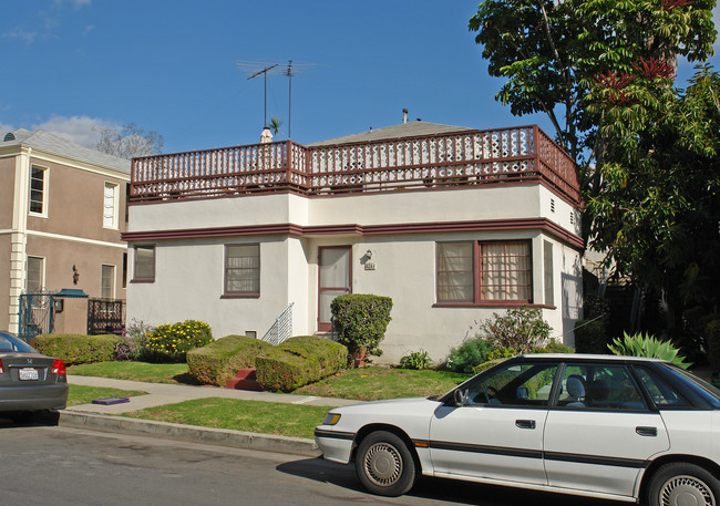 422 N Sierra Bonita Ave in Los Angeles, CA - Foto de edificio - Building Photo