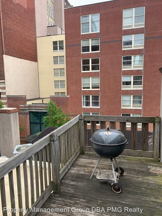 1203 Locust St in Philadelphia, PA - Building Photo - Building Photo