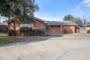 4904 15th St in Lubbock, TX - Building Photo
