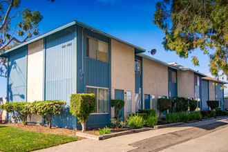 Terrace Apartments in Oxnard, CA - Building Photo - Building Photo