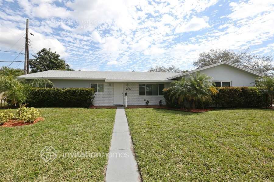 4904 SW 90th Ave in Cooper City, FL - Building Photo