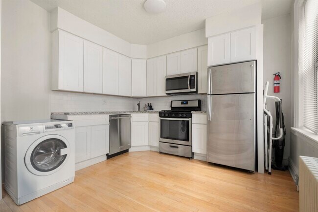 76 Romaine Ave in Jersey City, NJ - Building Photo - Building Photo