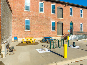 Ellis Urban Lofts in Cedar Rapids, IA - Foto de edificio - Building Photo