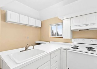 4729 McCulloch St, Unit 2 in Duluth, MN - Foto de edificio - Building Photo