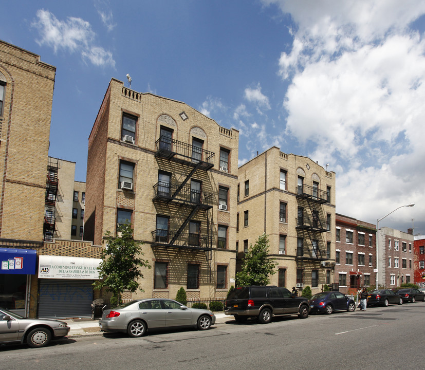 Rogers Court in Brooklyn, NY - Building Photo