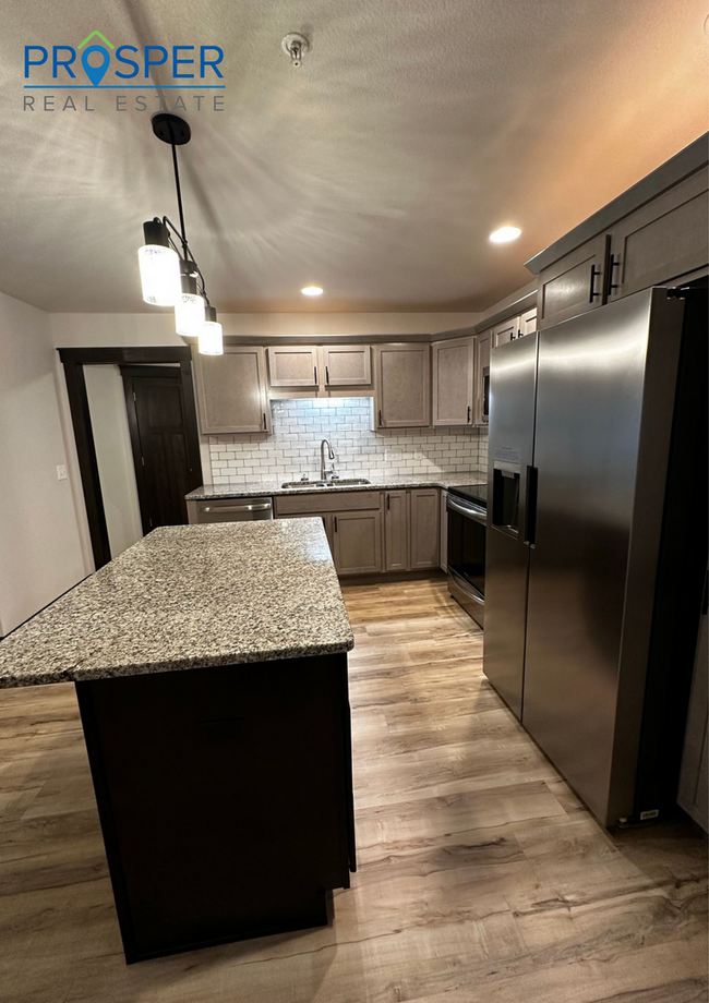 1652 Hong St-Unit -HO1652 in Altoona, WI - Building Photo - Building Photo