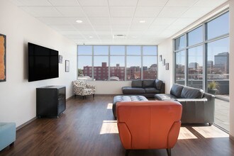 Canopy Lofts in Lincoln, NE - Foto de edificio - Building Photo