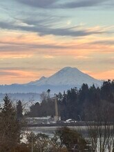 190 Harbor Sq Loop NE, Unit C325 in Bainbridge Island, WA - Foto de edificio - Building Photo