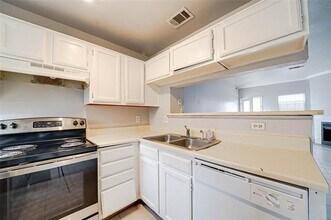 633 Carriagehouse Ln in Garland, TX - Building Photo - Building Photo