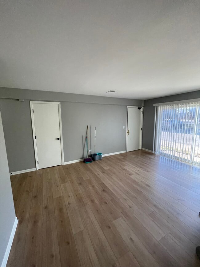 1705 W Mansard Ln, Unit 106 in Mount Prospect, IL - Building Photo - Building Photo