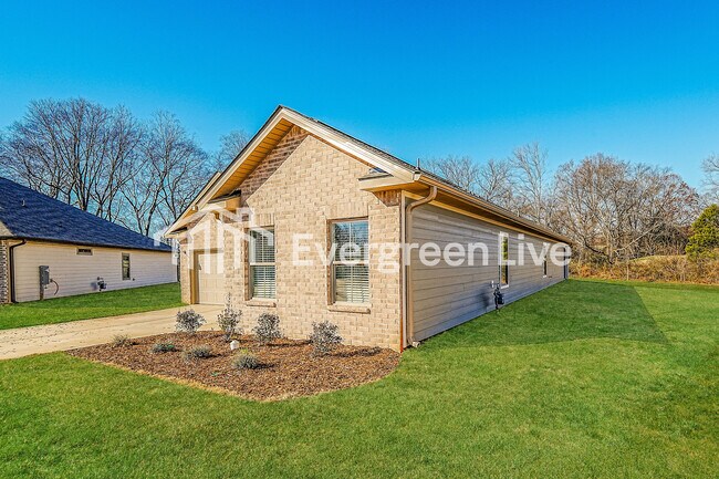 301 Pond Spg Dr in Huntsville, AL - Building Photo - Building Photo