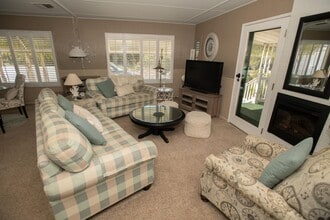 8975 Lawrence Welk Dr in Escondido, CA - Building Photo - Building Photo