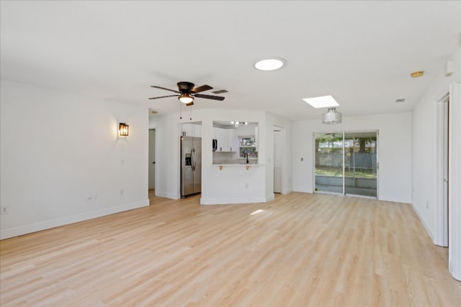 311 Pine Tree Dr in Edgewater, FL - Building Photo - Building Photo