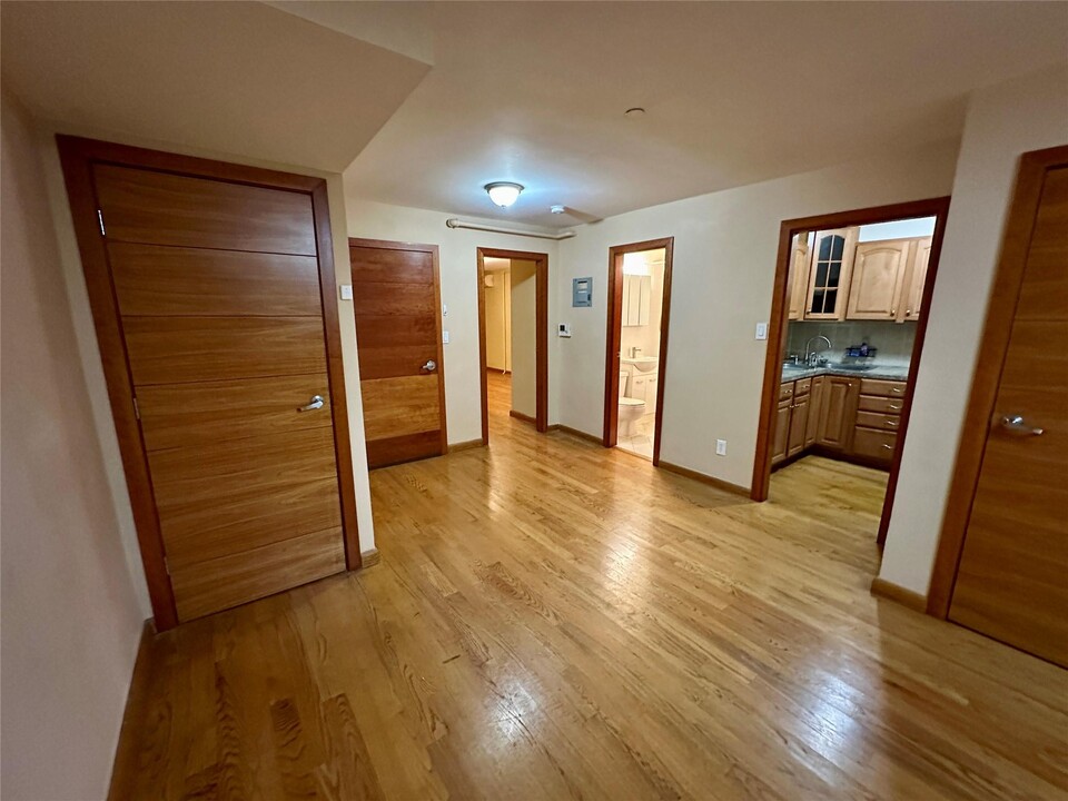 47-39 59th St in Queens, NY - Foto de edificio
