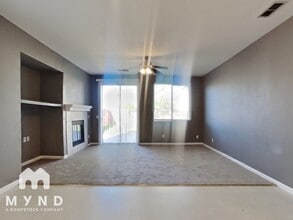 5945 Caddington Way in Sacramento, CA - Building Photo - Building Photo