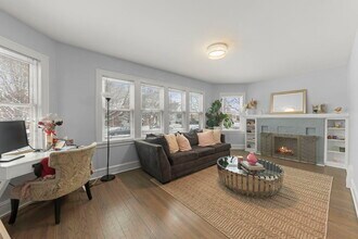 5910 W Roscoe St in Chicago, IL - Building Photo - Building Photo