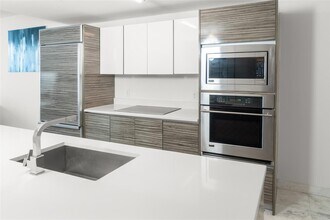 460 NE 28th St, Unit 3407 in Miami, FL - Foto de edificio - Building Photo