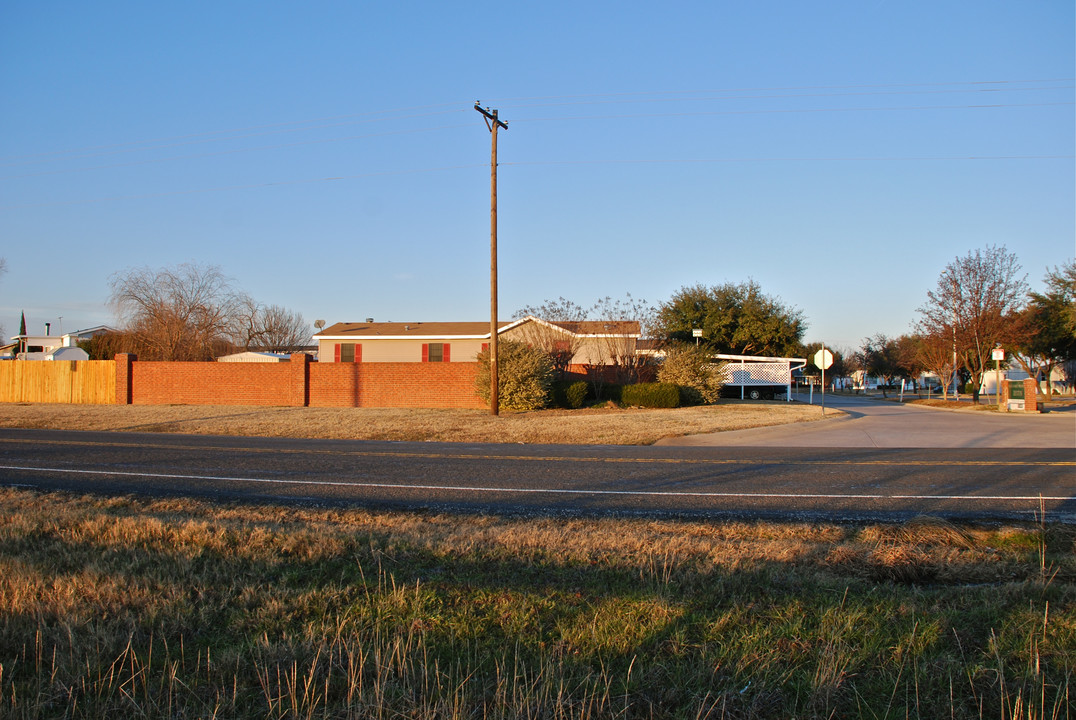 Ashli Oaks in Denton, TX - Building Photo