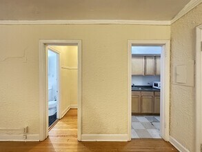 512 W Arlington Pl, Unit J06W in Chicago, IL - Foto de edificio - Building Photo