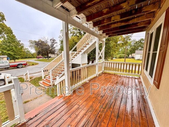 422 S Hocker Ave in Independence, MO - Building Photo - Building Photo