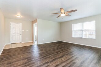 3136 Middleview Rd in Fort Worth, TX - Building Photo - Building Photo
