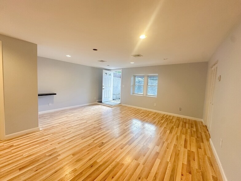 3 Devens St, Unit 7 in Boston, MA - Building Photo