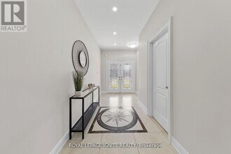 134 Gardiner Dr in Bradford West Gwillimbury, ON - Building Photo - Building Photo