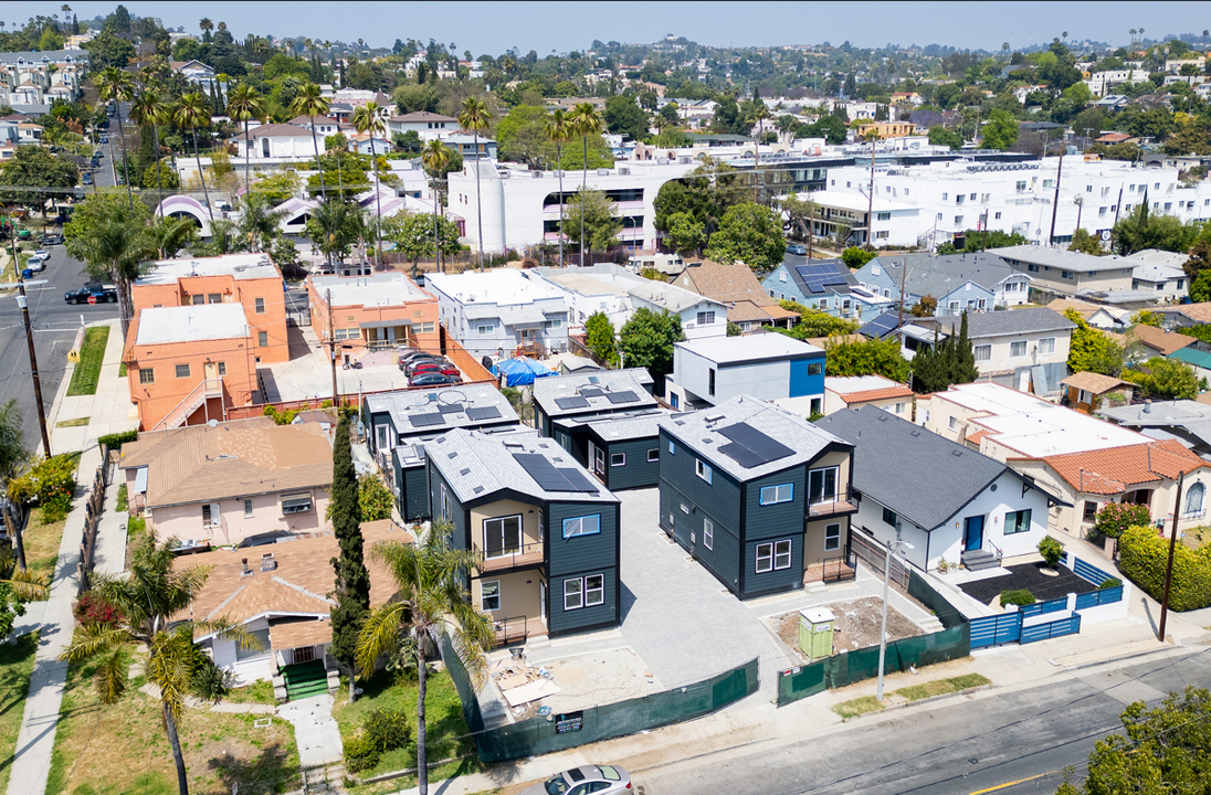 3321-3323 London St in Los Angeles, CA - Building Photo