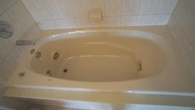 319 Dee Ct in Bloomingdale, IL - Building Photo - Building Photo