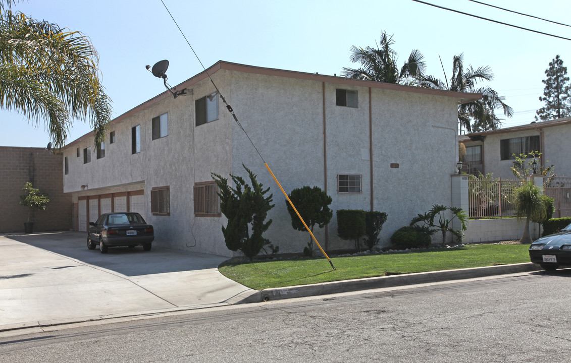 11620 E Woodville Dr in El Monte, CA - Foto de edificio