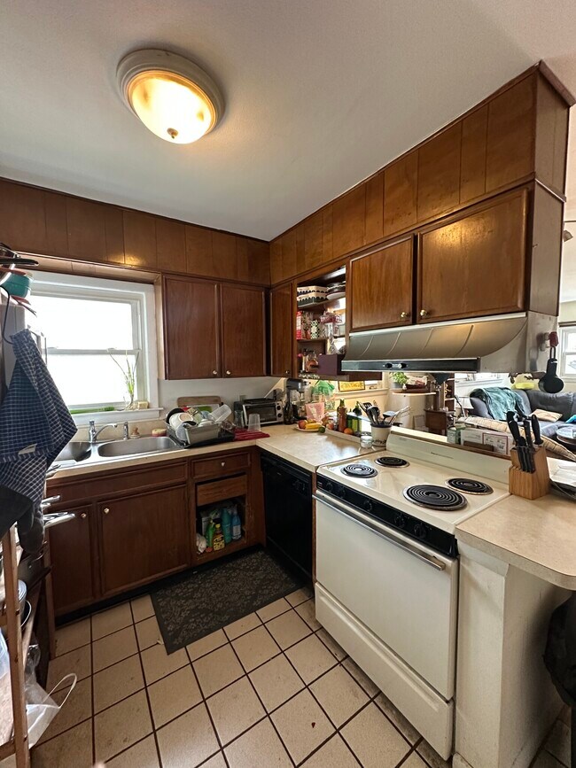 8 Newton St, Unit 1 in Boston, MA - Building Photo - Building Photo