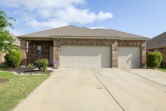 1333 Red Hills Dr in Iowa Colony, TX - Building Photo - Building Photo