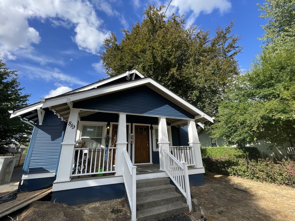 819 E Main St, Unit 4 in Hillsboro, OR - Building Photo