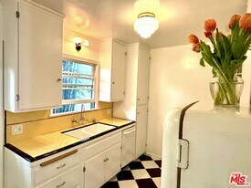 1325 Washington Ave in Santa Monica, CA - Building Photo