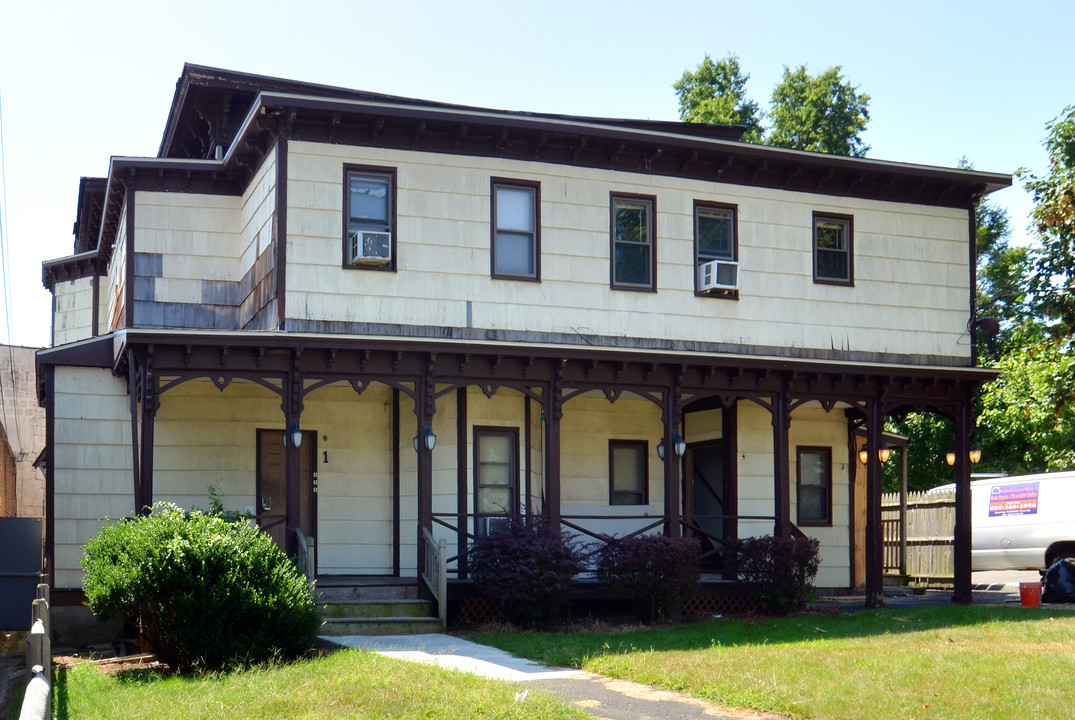 1 Arch St in Fairfield, CT - Building Photo