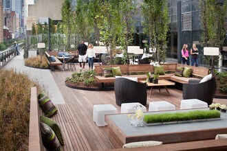 450 W 42nd St, Unit APT 46P in New York, NY - Foto de edificio - Building Photo